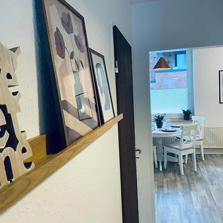 Huebsche Und Gemuetliche Mit 2 Zimmern Διαμέρισμα