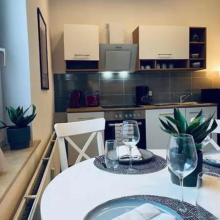 Apartment Hübsche Und Gemütliche Mit 2 Zimmern *