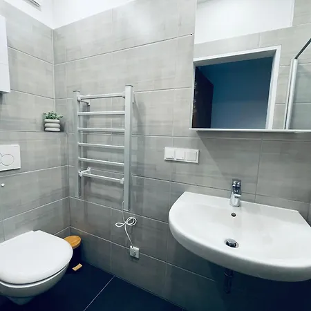 Huebsche Und Gemuetliche Mit 2 Zimmern Apartment